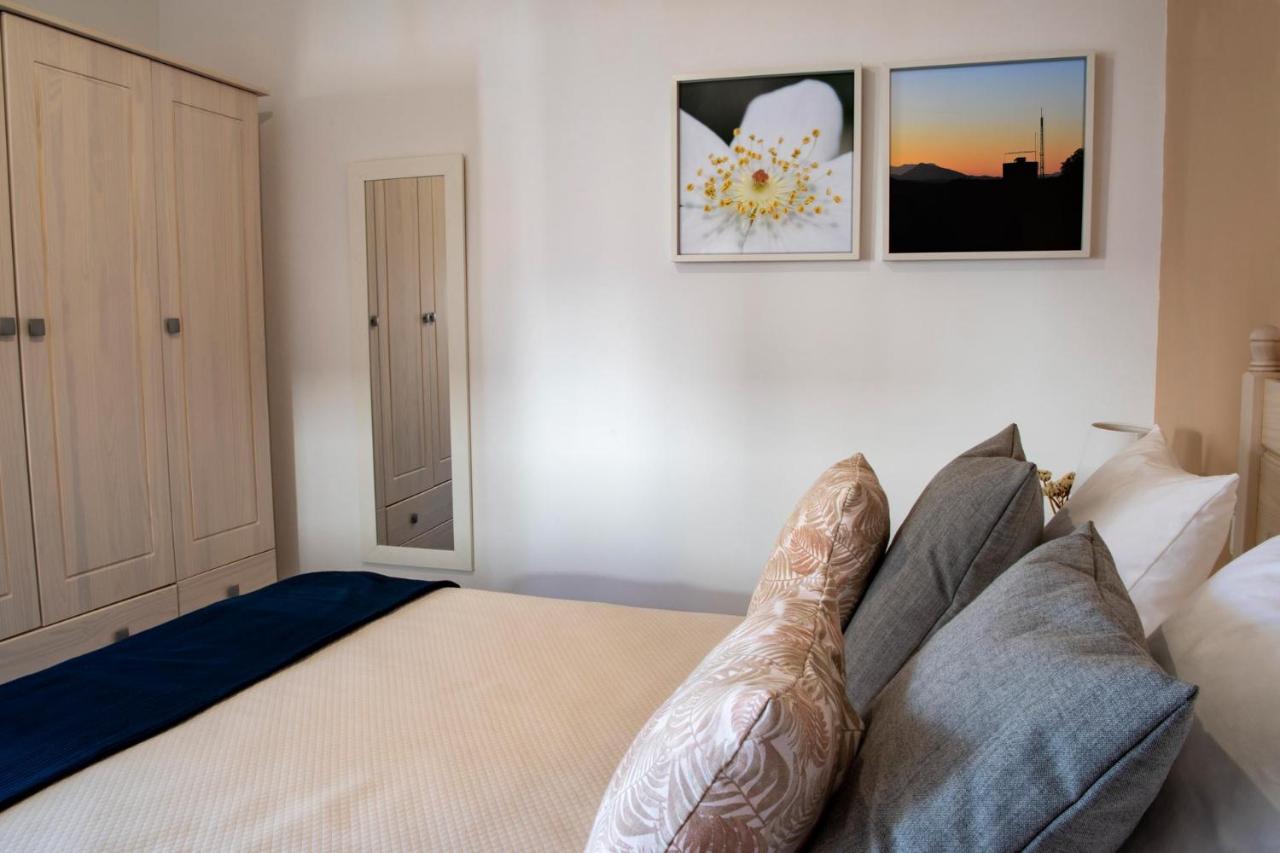 Apartamentos Rurales Helechosa, Las Tres Penas מראה חיצוני תמונה